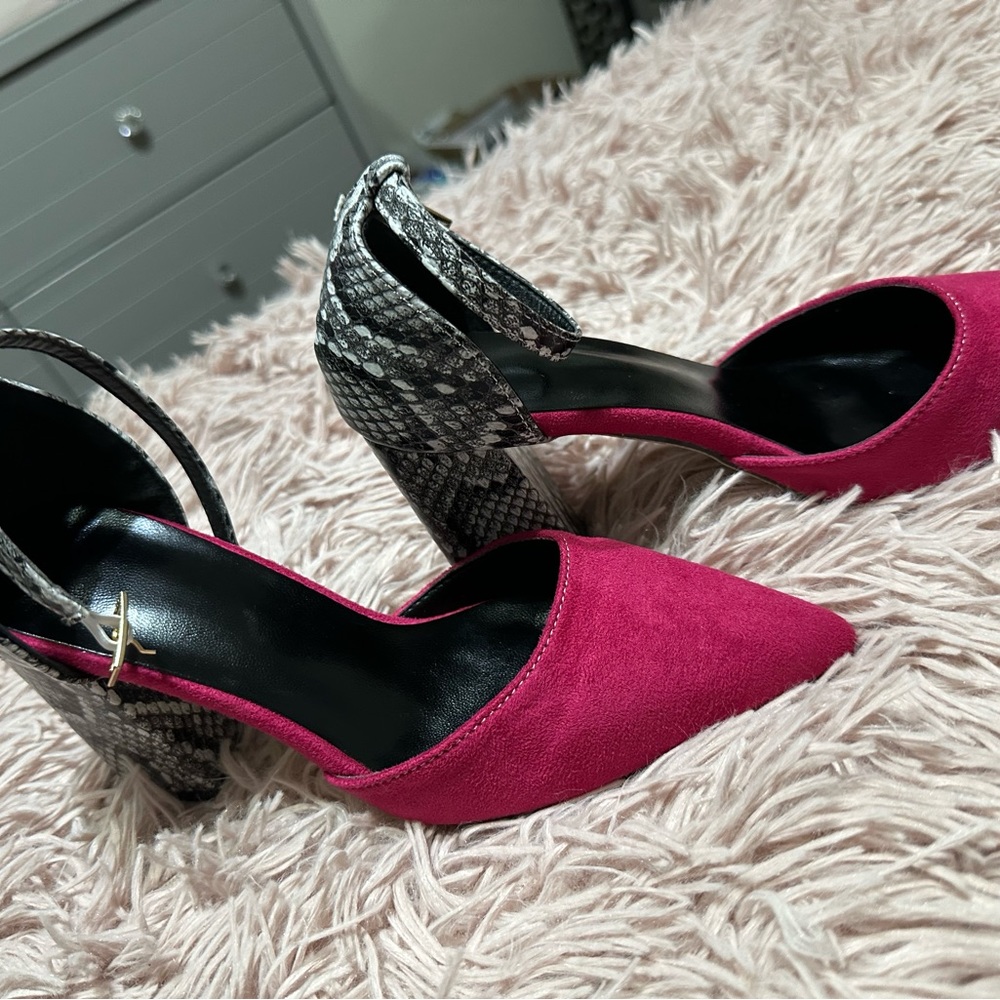Snakeskin Embossed Point Toe Chunky Heeled Ankle Strap Pumps